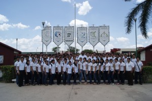 Foto de los 84 alumnos participantes en el concurso de Ciencias Basicas